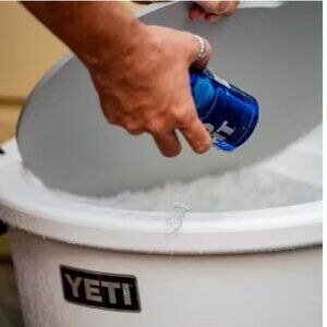 NWT YETI Tank‎ 45 Grey UV Resistant Ice Bucket Lid- Cutting Board, Extra Seating
